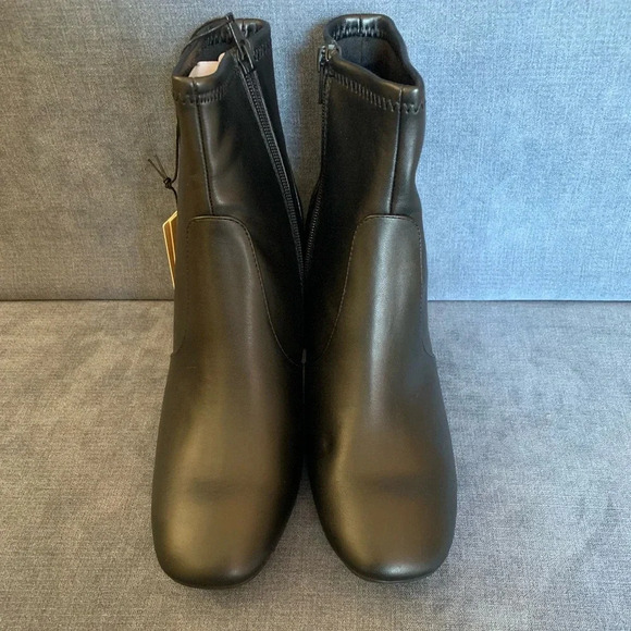 Woman’s Madden NYC Black Faux Leather Square Toe Block Heeled Ank Boots Size 10 - Picture 3 of 10